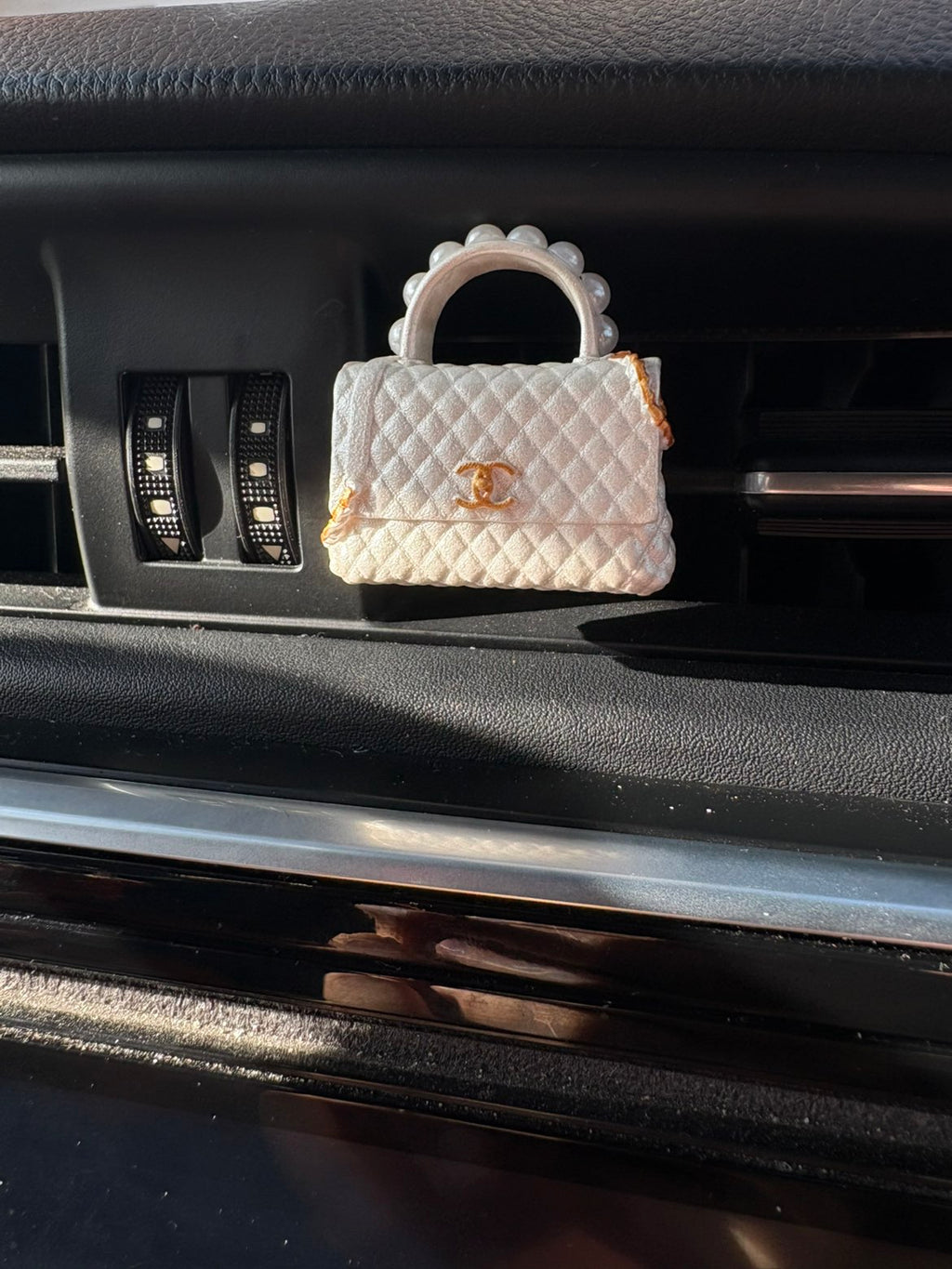 White bag Chanel