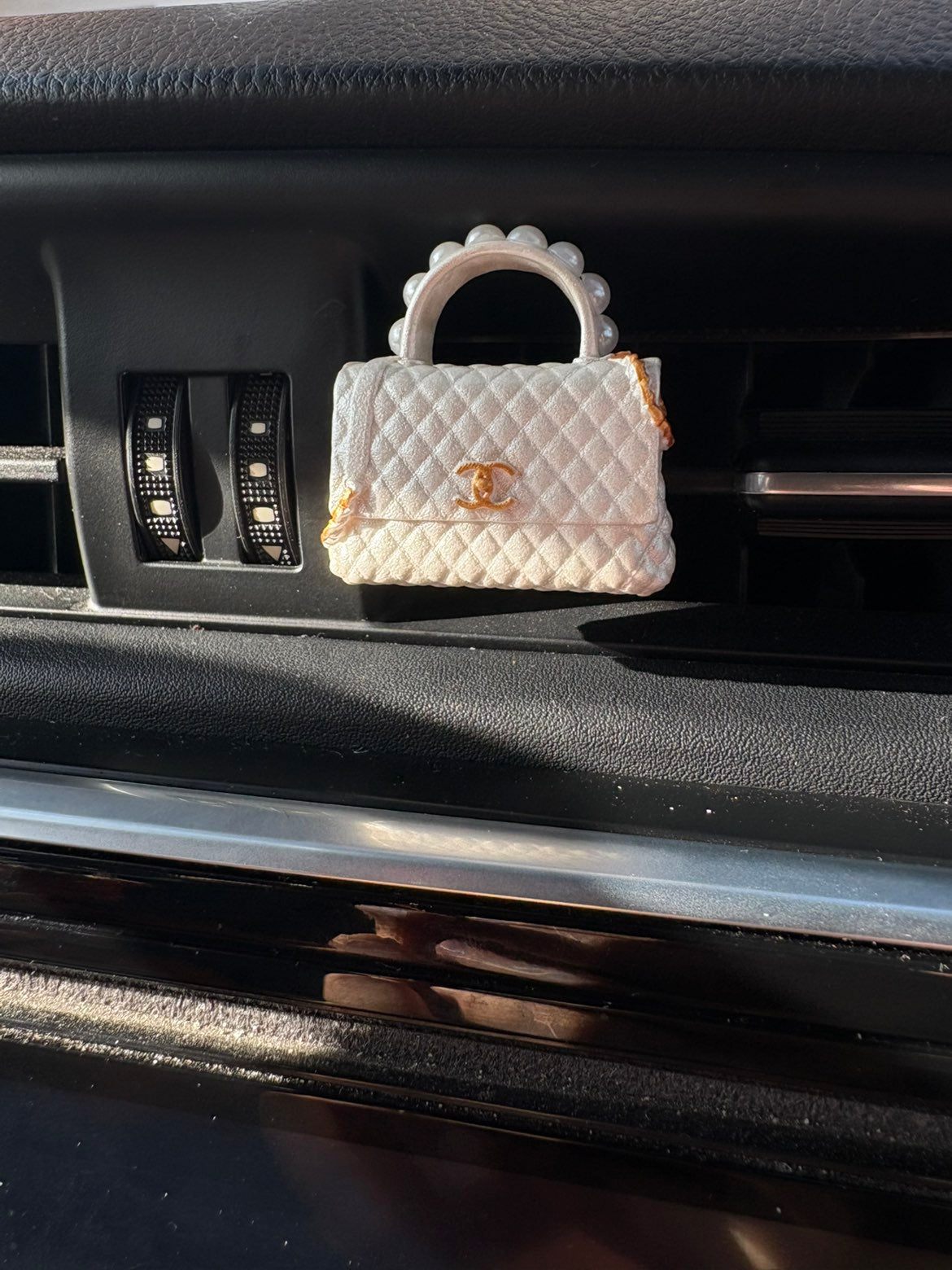 White bag Chanel